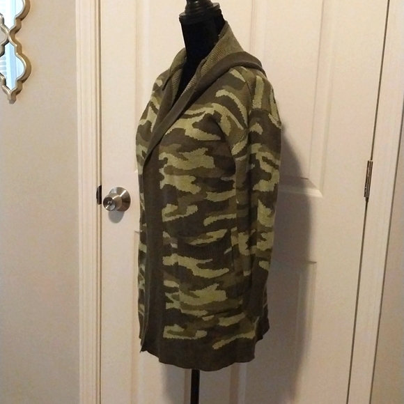 Camouflage green hooded sweater - Picture 2 of 4